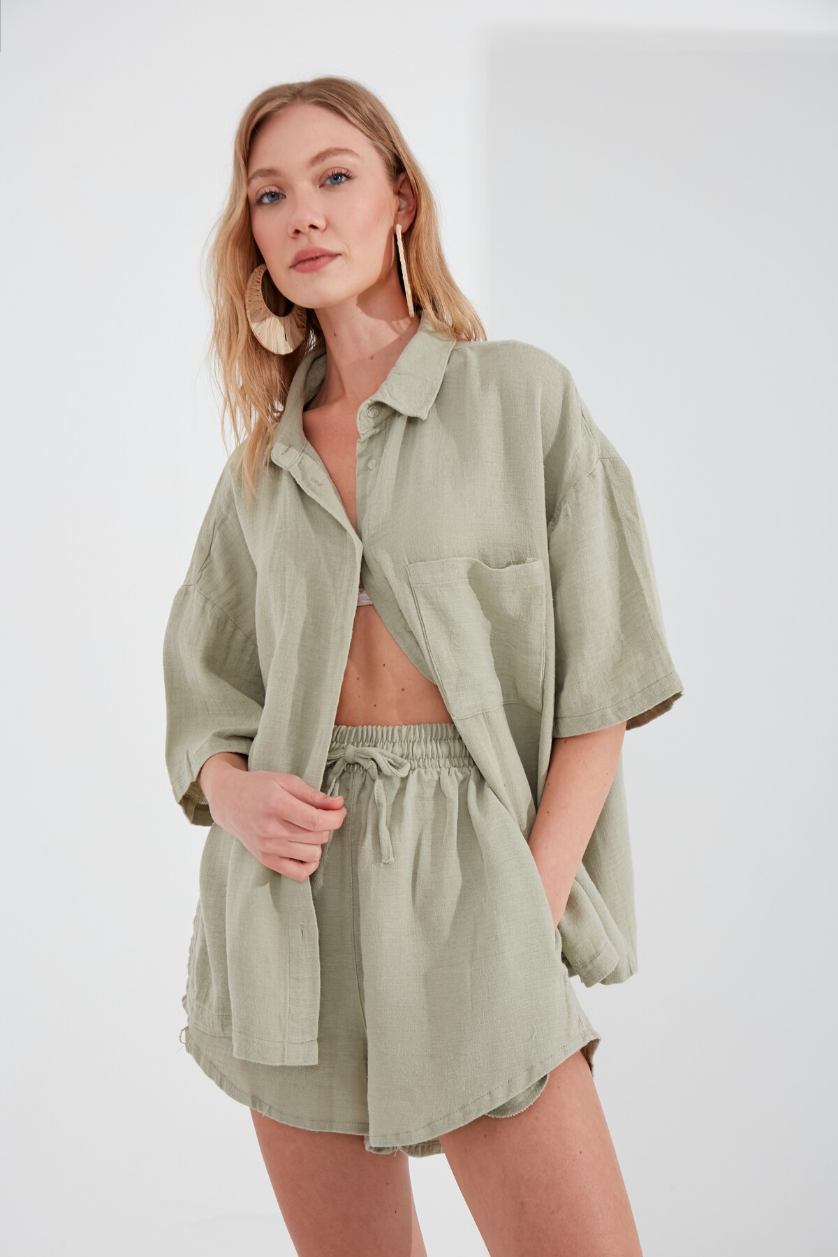 Olive Müslin Kadın Rahat Kesim Şort | MKS677205-01