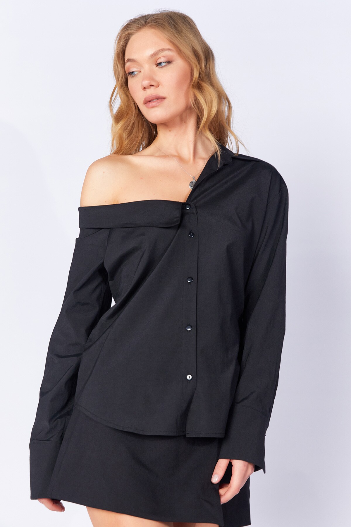 Siyah Asimetrik Poplin Likralı Gömlek | MKS169256-01