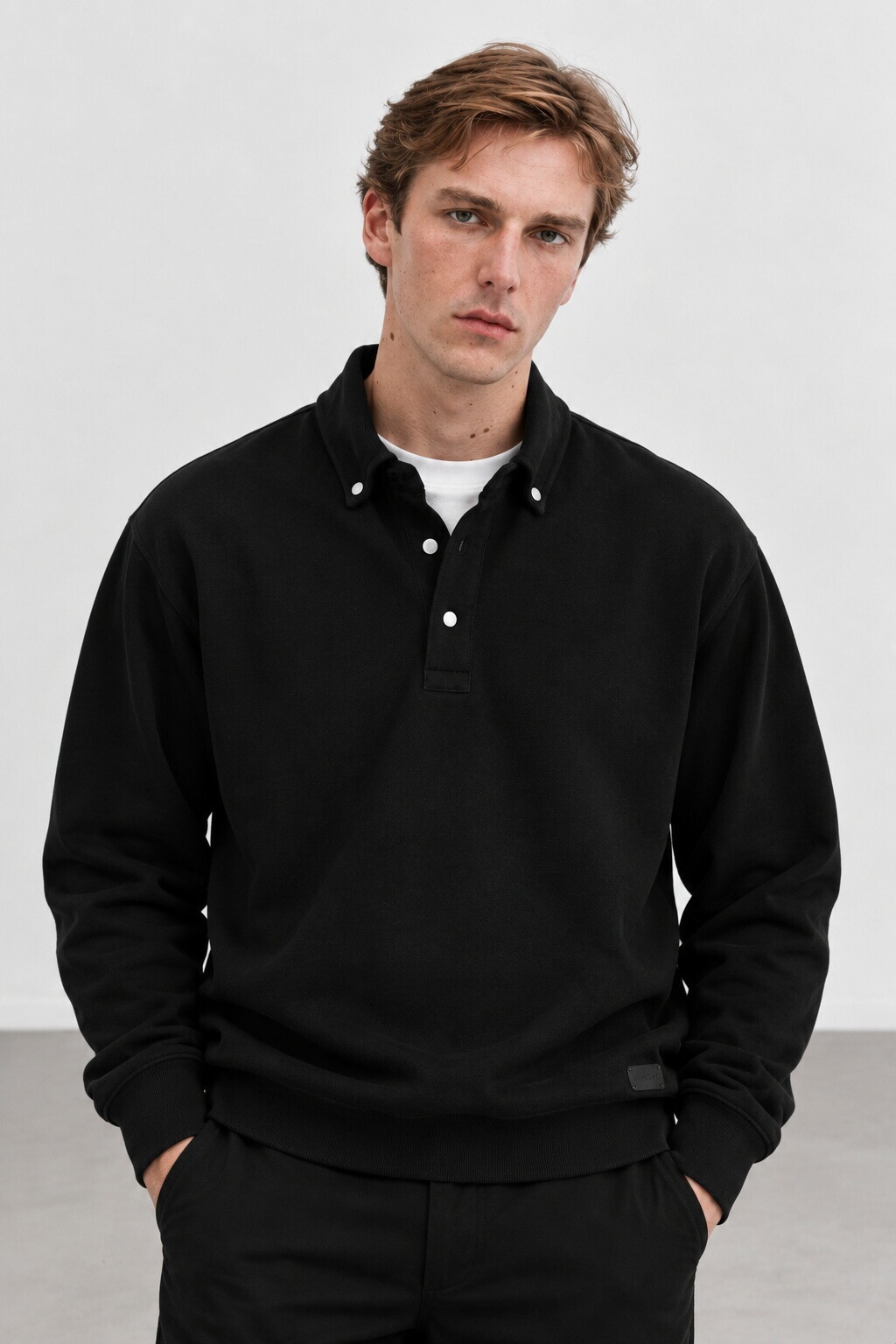 Siyah Polo Yaka Çıtçıt Detaylı Regular Fit Sweatshirt | MEW2211442-1