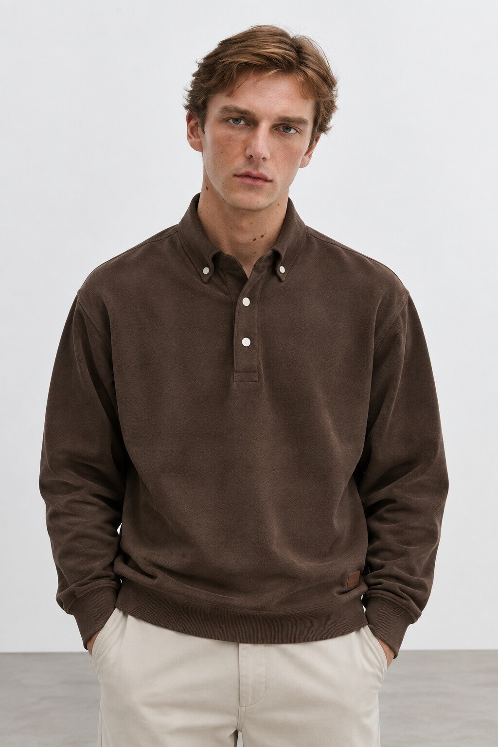 Kahve Polo Yaka Çıtçıt Detaylı Regular Fit Sweatshirt | MEW2211442-1